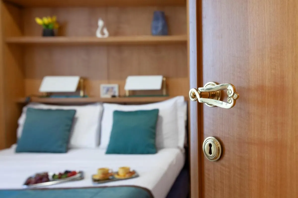 Harry'S Bar Trevi Luxury Apartments - Sardegna Rome
